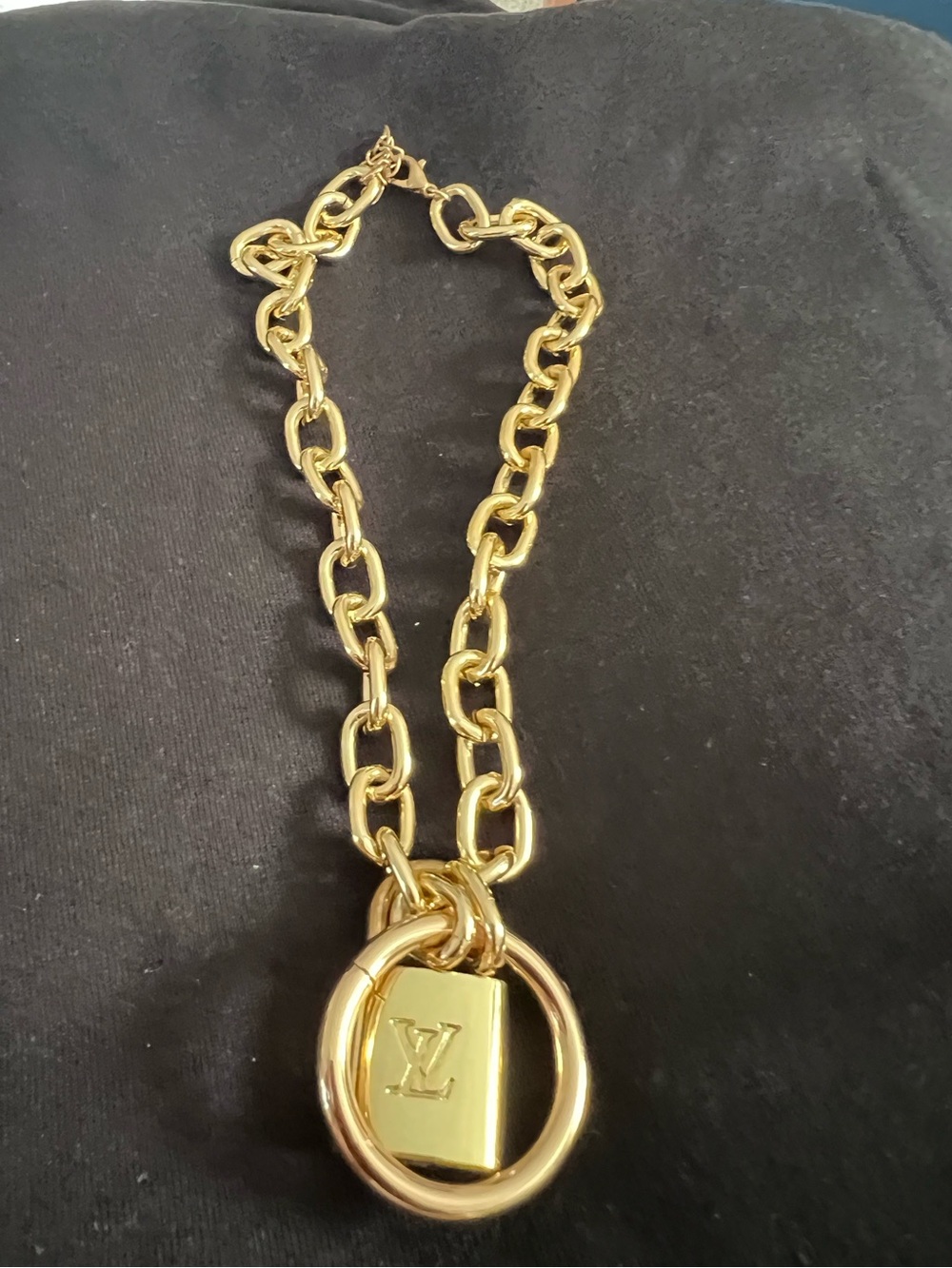 LV lock on Gold Tone no brand Chunky Chain Necklace key included